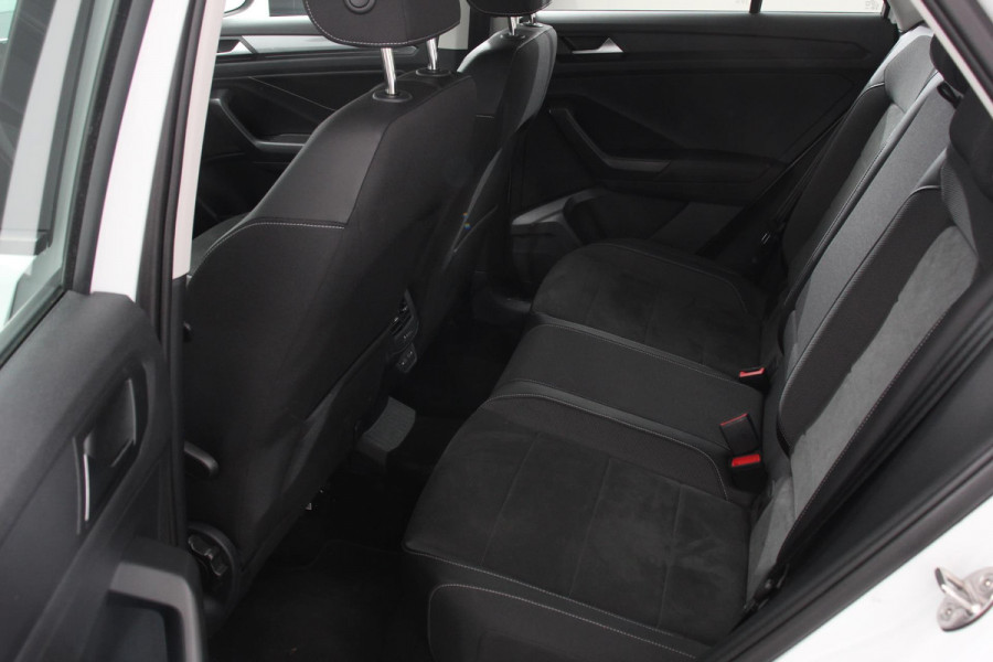 Volkswagen T-Roc 1.5 TSI 150pk DSG Style | Navigatie | Apple Carplay/Android Auto | Parkeersensoren | Camera | Adaptive Cruise Control | Park Assist | Stoel- en stuurverwarming | Elektrische achterklep | LED-koplampen