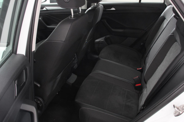 Volkswagen T-Roc 1.5 TSI 150pk DSG Style | Navigatie | Apple Carplay/Android Auto | Parkeersensoren | Camera | Adaptive Cruise Control | Park Assist | Stoel- en stuurverwarming | Elektrische achterklep | LED-koplampen