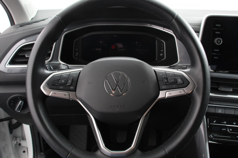 Volkswagen T-Roc 1.5 TSI 150pk DSG Style | Navigatie | Apple Carplay/Android Auto | Parkeersensoren | Camera | Adaptive Cruise Control | Park Assist | Stoel- en stuurverwarming | Elektrische achterklep | LED-koplampen