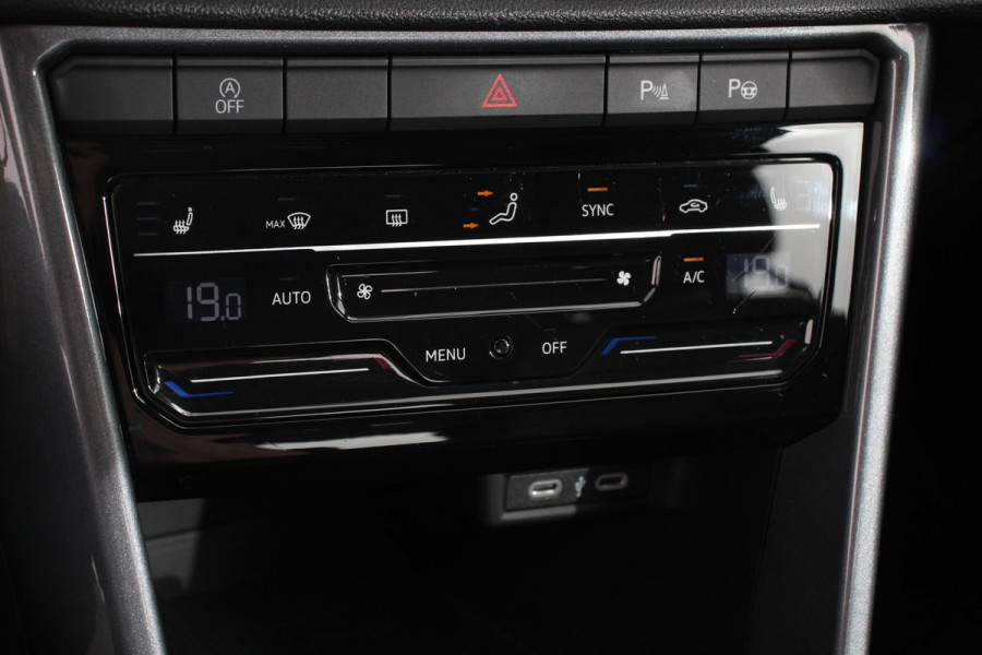 Volkswagen T-Roc 1.5 TSI 150pk DSG Style | Navigatie | Apple Carplay/Android Auto | Parkeersensoren | Camera | Adaptive Cruise Control | Park Assist | Stoel- en stuurverwarming | Elektrische achterklep | LED-koplampen