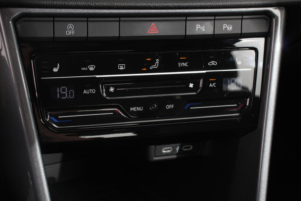 Volkswagen T-Roc 1.5 TSI 150pk DSG Style | Navigatie | Apple Carplay/Android Auto | Parkeersensoren | Camera | Adaptive Cruise Control | Park Assist | Stoel- en stuurverwarming | Elektrische achterklep | LED-koplampen