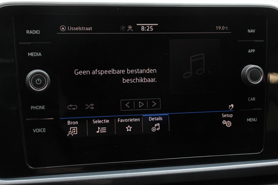 Volkswagen T-Roc 1.5 TSI 150pk DSG Style | Navigatie | Apple Carplay/Android Auto | Parkeersensoren | Camera | Adaptive Cruise Control | Park Assist | Stoel- en stuurverwarming | Elektrische achterklep | LED-koplampen