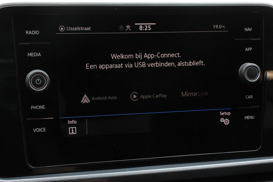 Volkswagen T-Roc 1.5 TSI 150pk DSG Style | Navigatie | Apple Carplay/Android Auto | Parkeersensoren | Camera | Adaptive Cruise Control | Park Assist | Stoel- en stuurverwarming | Elektrische achterklep | LED-koplampen