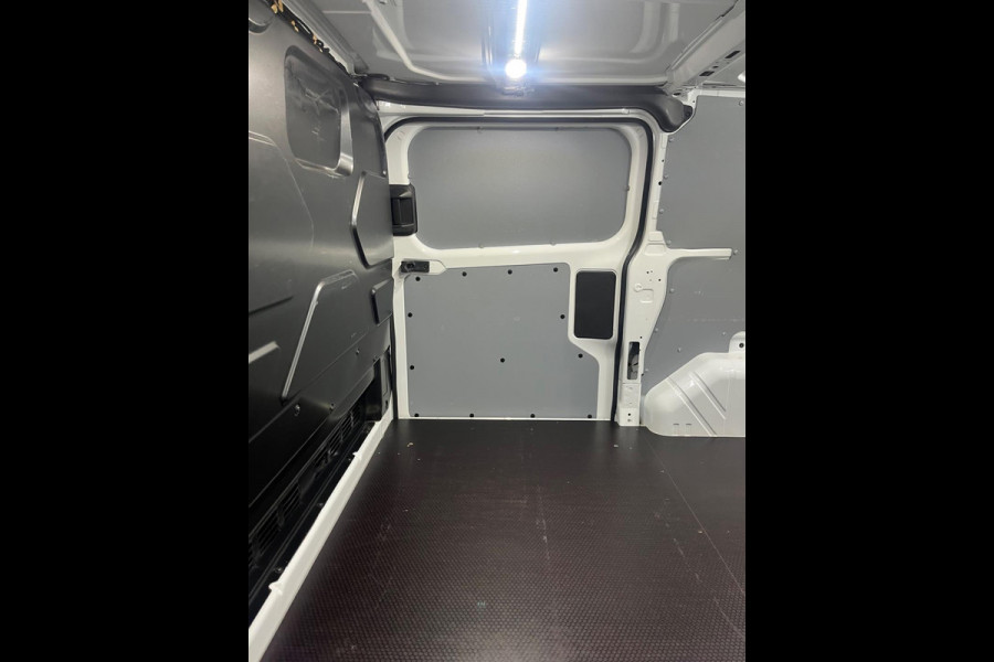 Ford Transit Custom 320 2.0 TDCI euro6 L1H1 Trend Airco, 2xSchuifdeur, CruiseControl, Trekhaak 2500KG, RIJKLAARPRIJS!