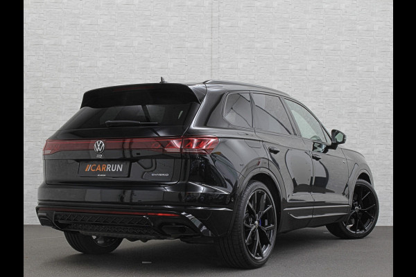 Volkswagen Touareg R 3.0 TSI 462PK E-Hybrid | Luchtvering | Puglia-Leder | Panorama | DYN-Audio | Massage | Ventilatie | ACC | Trekhaak | Nachtzicht | Head-Up | Ergo-Comfort | 22" | Keyless-Entry | Memory | 4-Zone Clima | ISO-Glas | Stoelverwarming V+A | Dodehoek | Standkachel | Carplay | Draadloos Laden |
