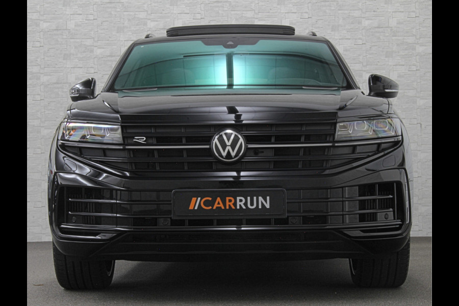 Volkswagen Touareg R 3.0 TSI 462PK E-Hybrid | Luchtvering | Puglia-Leder | Panorama | DYN-Audio | Massage | Ventilatie | ACC | Trekhaak | Nachtzicht | Head-Up | Ergo-Comfort | 22" | Keyless-Entry | Memory | 4-Zone Clima | ISO-Glas | Stoelverwarming V+A | Dodehoek | Standkachel | Carplay | Draadloos Laden |