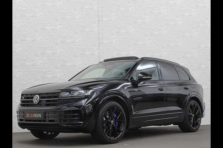 Volkswagen Touareg R 3.0 TSI 462PK E-Hybrid | Luchtvering | Puglia-Leder | Panorama | DYN-Audio | Massage | Ventilatie | ACC | Trekhaak | Nachtzicht | Head-Up | Ergo-Comfort | 22" | Keyless-Entry | Memory | 4-Zone Clima | ISO-Glas | Stoelverwarming V+A | Dodehoek | Standkachel | Carplay | Draadloos Laden |