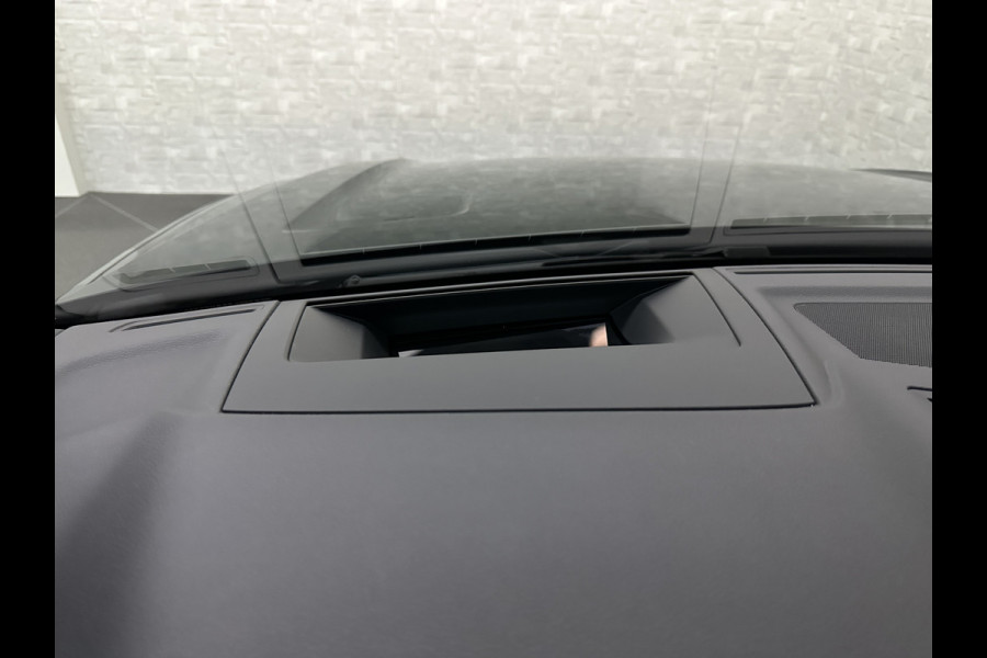 Volkswagen Touareg R 3.0 TSI 462PK E-Hybrid | Luchtvering | Puglia-Leder | Panorama | DYN-Audio | Massage | Ventilatie | ACC | Trekhaak | Nachtzicht | Head-Up | Ergo-Comfort | 22" | Keyless-Entry | Memory | 4-Zone Clima | ISO-Glas | Stoelverwarming V+A | Dodehoek | Standkachel | Carplay | Draadloos Laden |