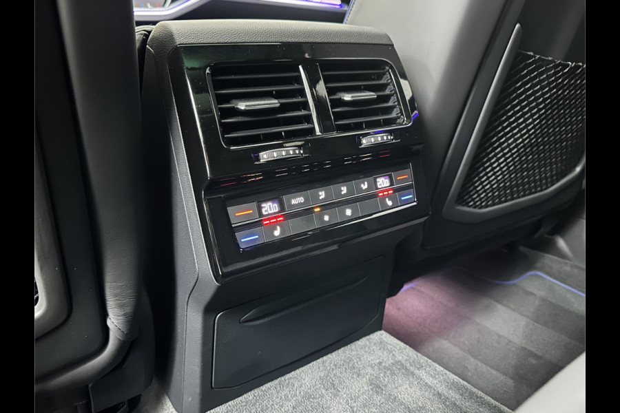 Volkswagen Touareg R 3.0 TSI 462PK E-Hybrid | Luchtvering | Puglia-Leder | Panorama | DYN-Audio | Massage | Ventilatie | ACC | Trekhaak | Nachtzicht | Head-Up | Ergo-Comfort | 22" | Keyless-Entry | Memory | 4-Zone Clima | ISO-Glas | Stoelverwarming V+A | Dodehoek | Standkachel | Carplay | Draadloos Laden |