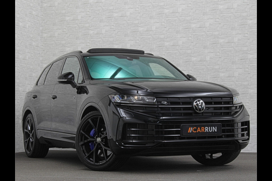 Volkswagen Touareg R 3.0 TSI 462PK E-Hybrid | Luchtvering | Puglia-Leder | Panorama | DYN-Audio | Massage | Ventilatie | ACC | Trekhaak | Nachtzicht | Head-Up | Ergo-Comfort | 22" | Keyless-Entry | Memory | 4-Zone Clima | ISO-Glas | Stoelverwarming V+A | Dodehoek | Standkachel | Carplay | Draadloos Laden |