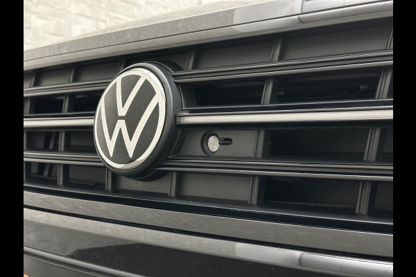 Volkswagen Touareg R 3.0 TSI 462PK E-Hybrid | Luchtvering | Puglia-Leder | Panorama | DYN-Audio | Massage | Ventilatie | ACC | Trekhaak | Nachtzicht | Head-Up | Ergo-Comfort | 22" | Keyless-Entry | Memory | 4-Zone Clima | ISO-Glas | Stoelverwarming V+A | Dodehoek | Standkachel | Carplay | Draadloos Laden |