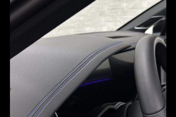 Volkswagen Touareg R 3.0 TSI 462PK E-Hybrid | Luchtvering | Puglia-Leder | Panorama | DYN-Audio | Massage | Ventilatie | ACC | Trekhaak | Nachtzicht | Head-Up | Ergo-Comfort | 22" | Keyless-Entry | Memory | 4-Zone Clima | ISO-Glas | Stoelverwarming V+A | Dodehoek | Standkachel | Carplay | Draadloos Laden |