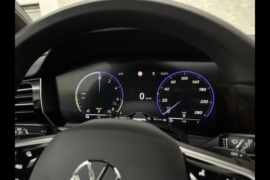 Volkswagen Touareg R 3.0 TSI 462PK E-Hybrid | Luchtvering | Puglia-Leder | Panorama | DYN-Audio | Massage | Ventilatie | ACC | Trekhaak | Nachtzicht | Head-Up | Ergo-Comfort | 22" | Keyless-Entry | Memory | 4-Zone Clima | ISO-Glas | Stoelverwarming V+A | Dodehoek | Standkachel | Carplay | Draadloos Laden |