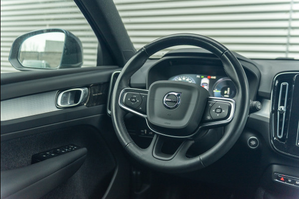 Volvo XC40 T4 Aut. Plug-in Hybrid Inscription Panoramadak Stoelverwarming Parkeercamera 211pk