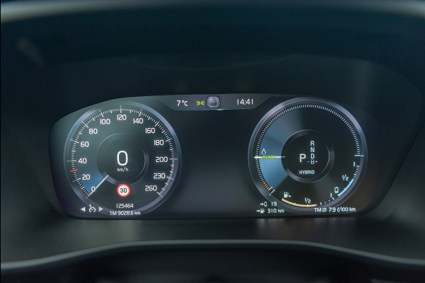 Volvo XC40 T4 Aut. Plug-in Hybrid Inscription Panoramadak Stoelverwarming Parkeercamera 211pk