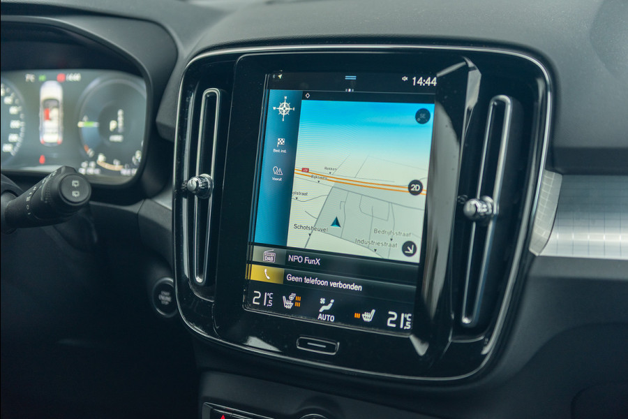 Volvo XC40 T4 Aut. Plug-in Hybrid Inscription Panoramadak Stoelverwarming Parkeercamera 211pk