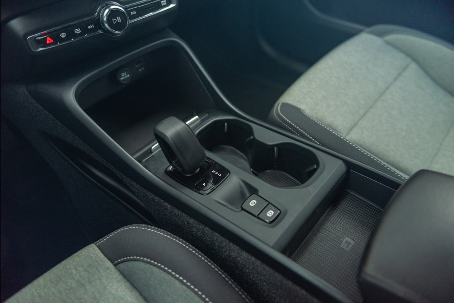 Volvo XC40 T4 Aut. Plug-in Hybrid Inscription Panoramadak Stoelverwarming Parkeercamera 211pk