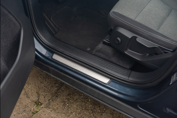 Volvo XC40 T4 Aut. Plug-in Hybrid Inscription Panoramadak Stoelverwarming Parkeercamera 211pk