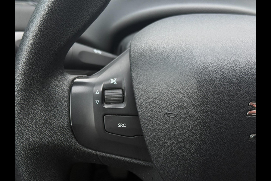 Peugeot 208 1.2 PureTech Blue Lease Cruise Control Navi Parkeersensoren Bluetooth Led Apple Carplay/Android Auto Nap Isofix