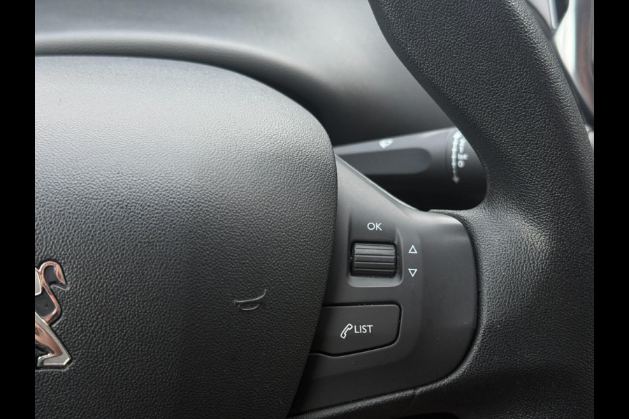 Peugeot 208 1.2 PureTech Blue Lease Cruise Control Navi Parkeersensoren Bluetooth Led Apple Carplay/Android Auto Nap Isofix