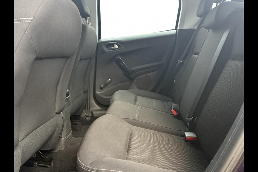 Peugeot 208 1.2 PureTech Blue Lease Cruise Control Navi Parkeersensoren Bluetooth Led Apple Carplay/Android Auto Nap Isofix