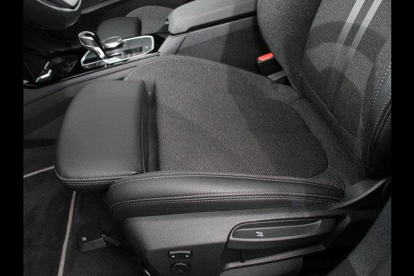 BMW 1-serie 118i Automaat Sportline Business Edition | Navigatie | Cruise control | LED Parkeersensor achter | Navigatie | Apple Carplay/ Android Auto | Lichtmetalen velgen | Digitale Cockpit