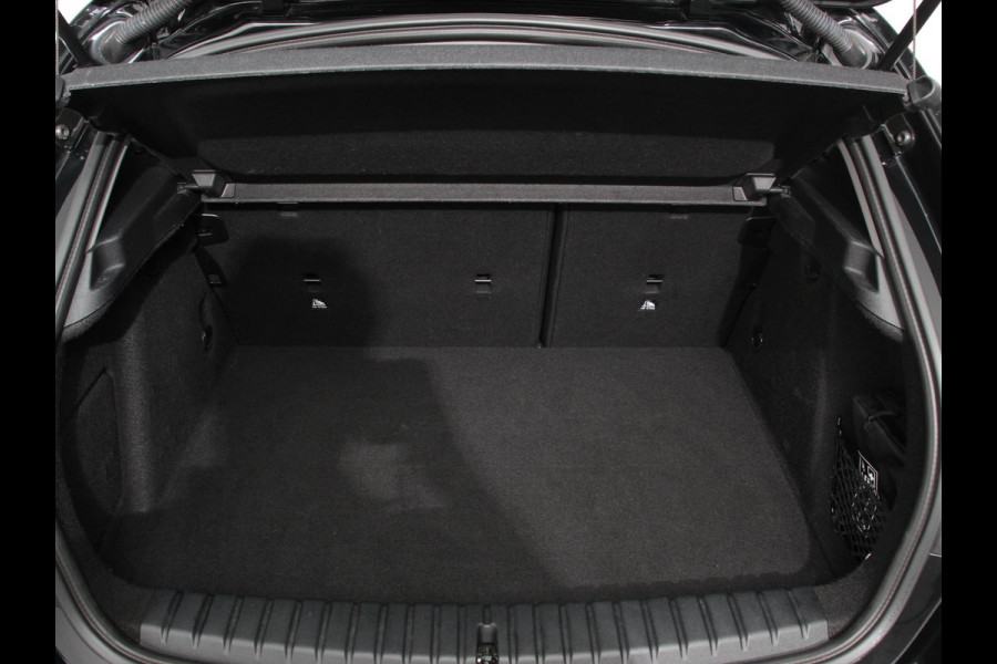 BMW 1-serie 118i Automaat Sportline Business Edition | Navigatie | Cruise control | LED Parkeersensor achter | Navigatie | Apple Carplay/ Android Auto | Lichtmetalen velgen | Digitale Cockpit