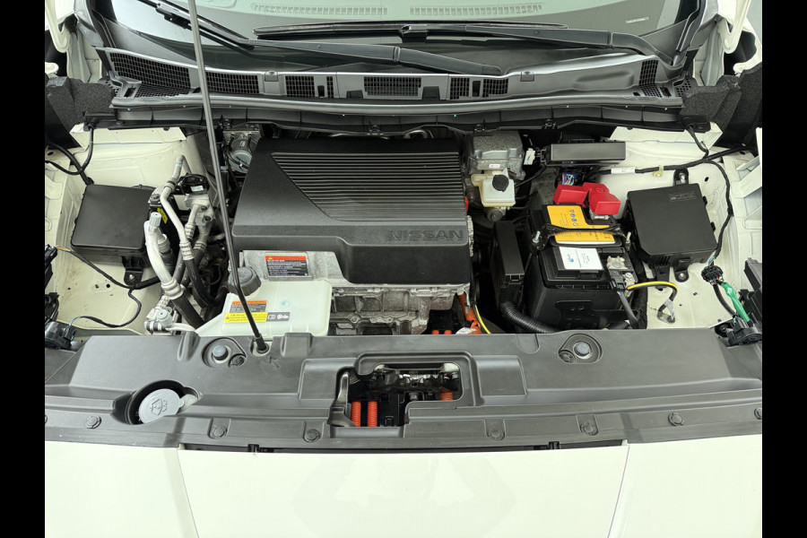 Nissan Leaf Acenta 40kWh Navi Camera Adap.Cruise Apple Carplay Android Ecc SOH 88% DAB Stuur-Stoel-Achterbankverwarming Lmv Privacy Glas Rijstrooksensor Origineel Nederlandse Auto 1e Eigenaar