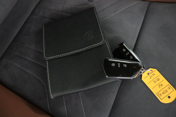 Volkswagen ID.4 First 77 kWh|SOH 92%|Trekhaak|Stoel/stuur verwarmd|Alcantara