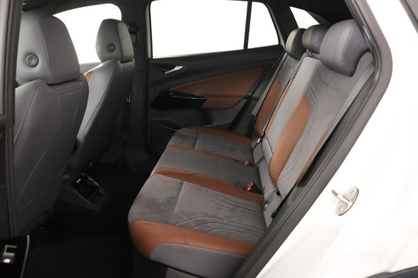Volkswagen ID.4 First 77 kWh|SOH 92%|Trekhaak|Stoel/stuur verwarmd|Alcantara