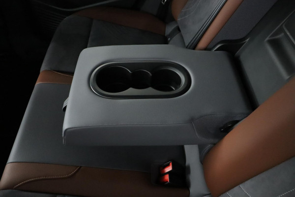 Volkswagen ID.4 First 77 kWh|SOH 92%|Trekhaak|Stoel/stuur verwarmd|Alcantara