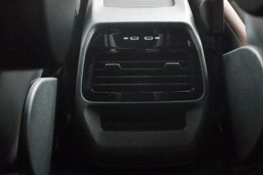 Volkswagen ID.4 First 77 kWh|SOH 92%|Trekhaak|Stoel/stuur verwarmd|Alcantara