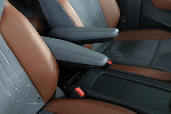 Volkswagen ID.4 First 77 kWh|SOH 92%|Trekhaak|Stoel/stuur verwarmd|Alcantara