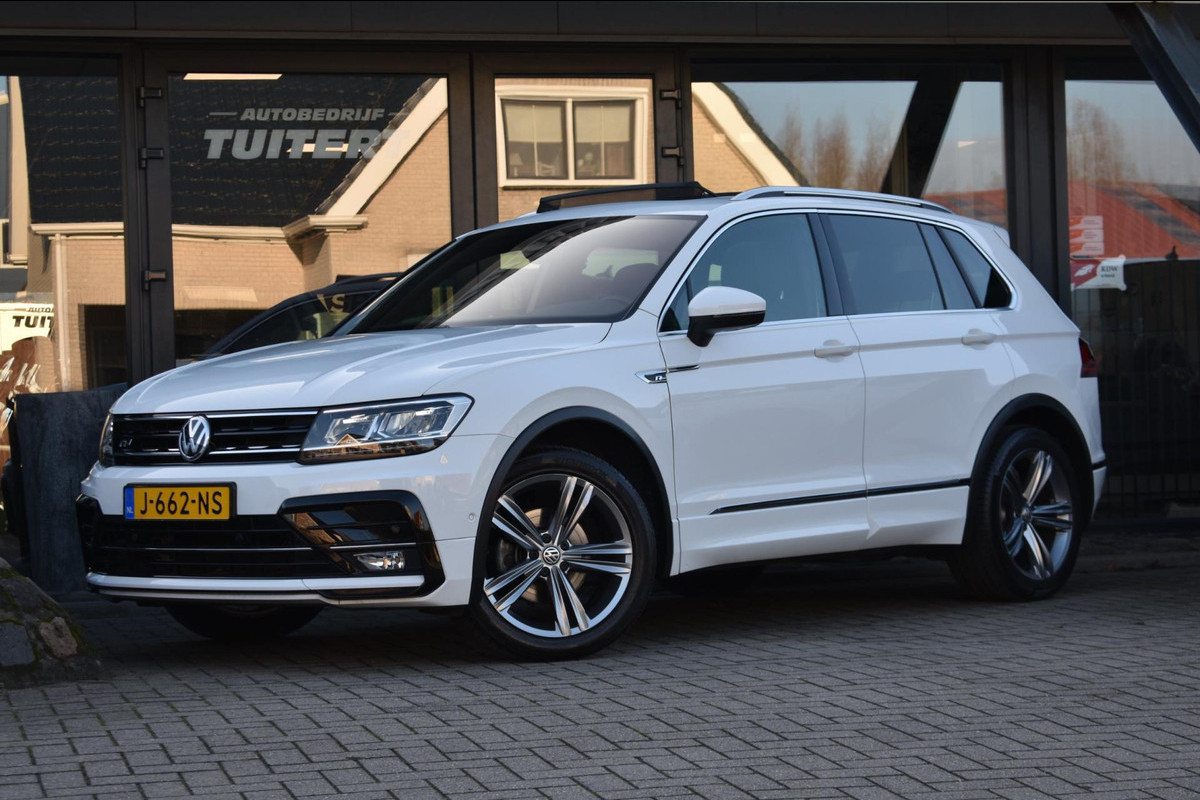 Volkswagen Tiguan 1.5 TSI ACT R-Line | TREKHAAK | CAMERA | DEALER ONDERHOUDEN | STOELVERWARMING | PANORAMADAK | APPLE CARPLAY