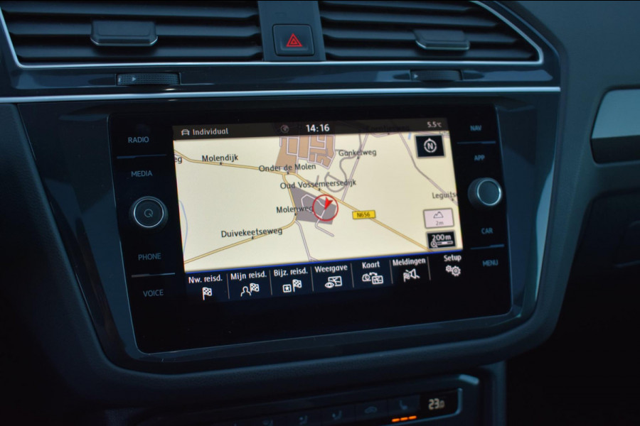 Volkswagen Tiguan 1.5 TSI ACT R-Line | TREKHAAK | CAMERA | DEALER ONDERHOUDEN | STOELVERWARMING | PANORAMADAK | APPLE CARPLAY