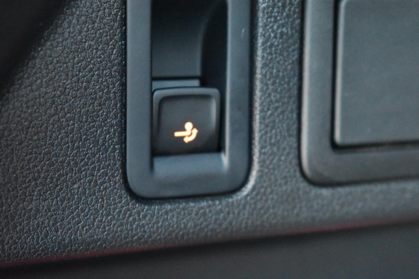 Volkswagen Tiguan 1.5 TSI ACT R-Line | TREKHAAK | CAMERA | DEALER ONDERHOUDEN | STOELVERWARMING | PANORAMADAK | APPLE CARPLAY