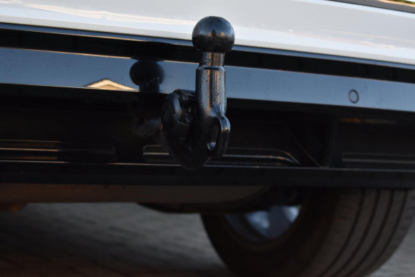 Volkswagen Tiguan 1.5 TSI ACT R-Line | TREKHAAK | CAMERA | DEALER ONDERHOUDEN | STOELVERWARMING | PANORAMADAK | APPLE CARPLAY