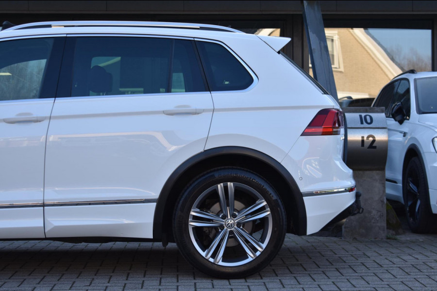 Volkswagen Tiguan 1.5 TSI ACT R-Line | TREKHAAK | CAMERA | DEALER ONDERHOUDEN | STOELVERWARMING | PANORAMADAK | APPLE CARPLAY
