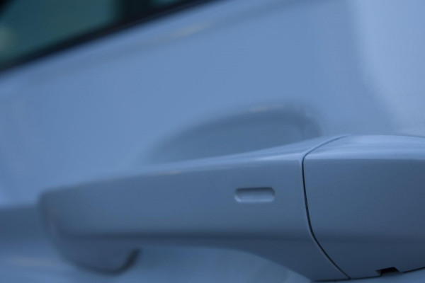 Volkswagen Tiguan 1.5 TSI ACT R-Line | TREKHAAK | CAMERA | DEALER ONDERHOUDEN | STOELVERWARMING | PANORAMADAK | APPLE CARPLAY