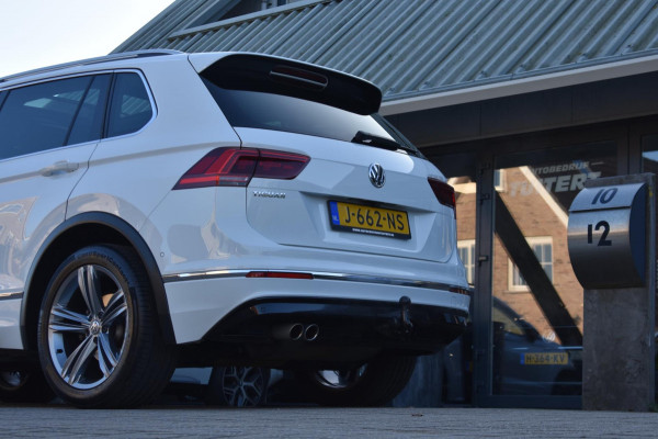 Volkswagen Tiguan 1.5 TSI ACT R-Line | TREKHAAK | CAMERA | DEALER ONDERHOUDEN | STOELVERWARMING | PANORAMADAK | APPLE CARPLAY