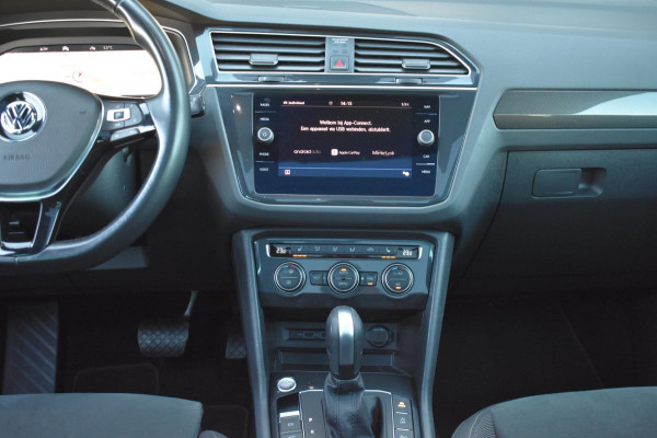 Volkswagen Tiguan 1.5 TSI ACT R-Line | TREKHAAK | CAMERA | DEALER ONDERHOUDEN | STOELVERWARMING | PANORAMADAK | APPLE CARPLAY