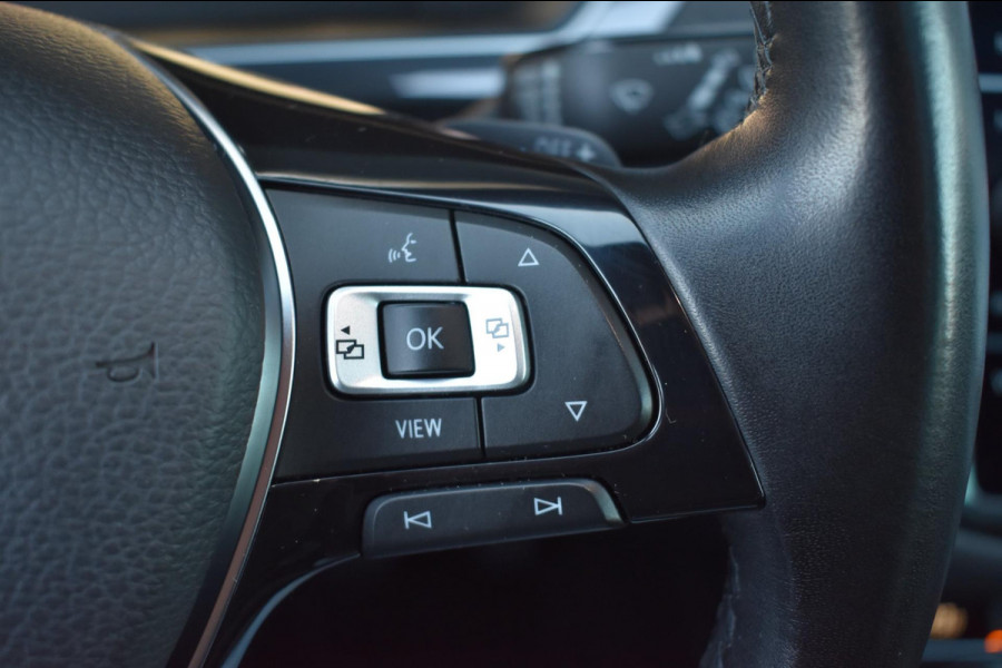 Volkswagen Tiguan 1.5 TSI ACT R-Line | TREKHAAK | CAMERA | DEALER ONDERHOUDEN | STOELVERWARMING | PANORAMADAK | APPLE CARPLAY