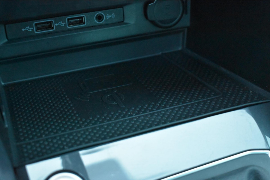 Volkswagen Tiguan 1.5 TSI ACT R-Line | TREKHAAK | CAMERA | DEALER ONDERHOUDEN | STOELVERWARMING | PANORAMADAK | APPLE CARPLAY