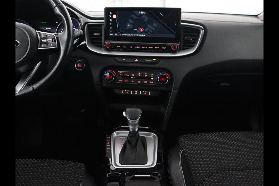 Kia Ceed 1.4 T-GDi DynamicPlusLine | Stoel & stuurverwarming | Adaptive cruise | Trekhaak | Camera | Carplay | Full LED | Navigatie | Climate control | DAB | File Assistent