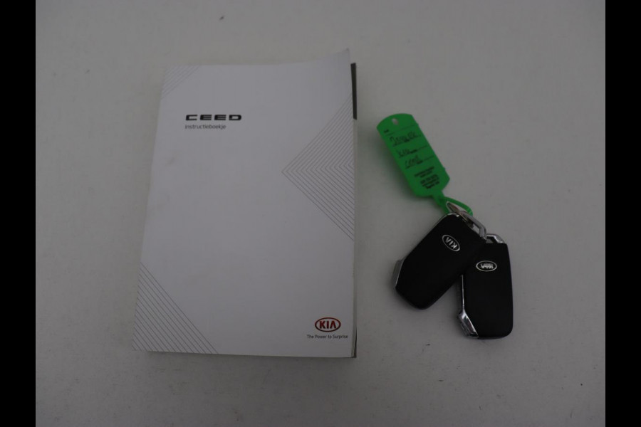 Kia Ceed 1.4 T-GDi DynamicPlusLine | Stoel & stuurverwarming | Adaptive cruise | Trekhaak | Camera | Carplay | Full LED | Navigatie | Climate control | DAB | File Assistent