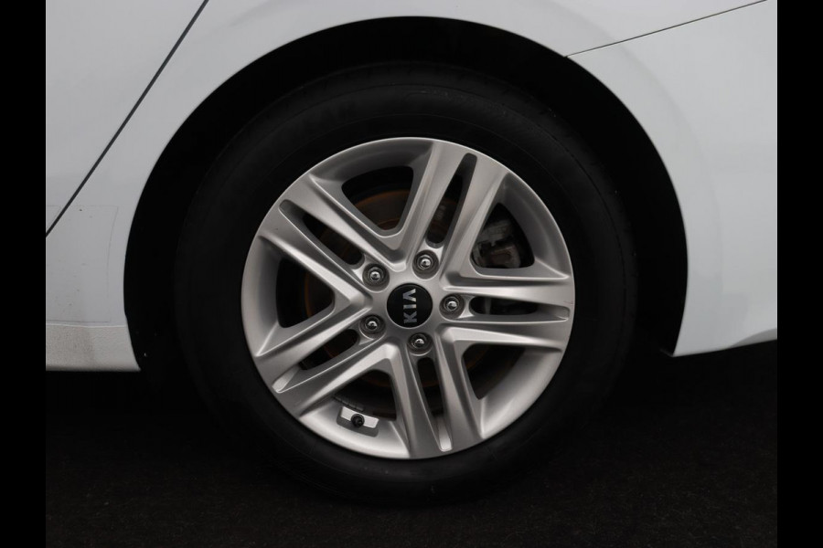 Kia Ceed 1.4 T-GDi DynamicPlusLine | Stoel & stuurverwarming | Adaptive cruise | Trekhaak | Camera | Carplay | Full LED | Navigatie | Climate control | DAB | File Assistent