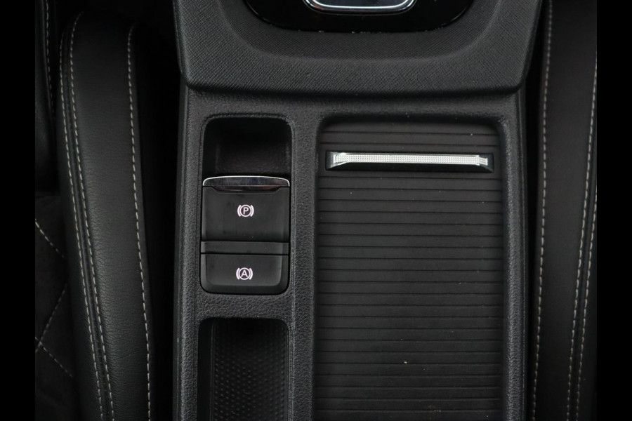 Škoda Octavia 1.4 TSI RS iV PHEV Business | Panoramadak | Head-Up | Leder/Alcantara | Stoelverwarming | Memory | Camera | Carplay | Matrix LED | Achterbankverwarming | Adaptive cruise | Plug In