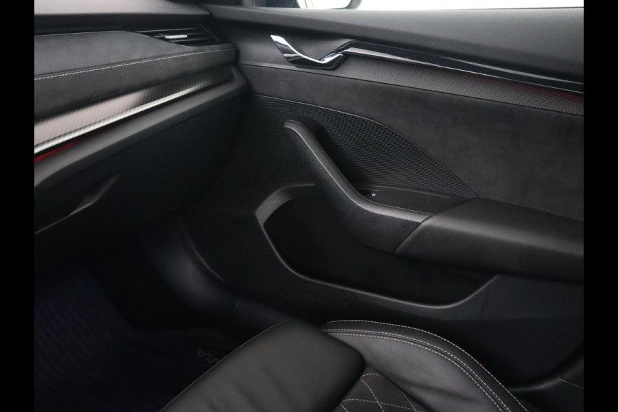 Škoda Octavia 1.4 TSI RS iV PHEV Business | Panoramadak | Head-Up | Leder/Alcantara | Stoelverwarming | Memory | Camera | Carplay | Matrix LED | Achterbankverwarming | Adaptive cruise | Plug In
