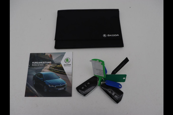 Škoda Octavia 1.4 TSI RS iV PHEV Business | Panoramadak | Head-Up | Leder/Alcantara | Stoelverwarming | Memory | Camera | Carplay | Matrix LED | Achterbankverwarming | Adaptive cruise | Plug In