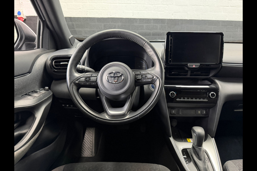 Toyota Yaris Cross 1.5 Hybrid Team | Camera | Automaat | Stoelverwarming |Stuurverwaming | Navigatie | Nieuwstaat
